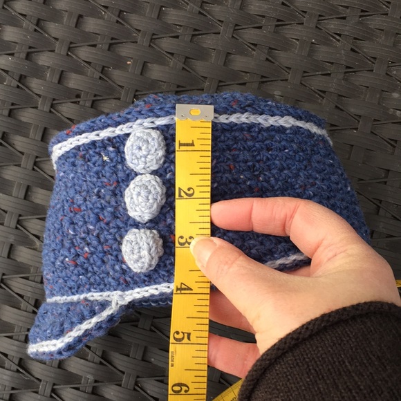 Hand Crocheted Hat/Toque - Picture 6 of 7